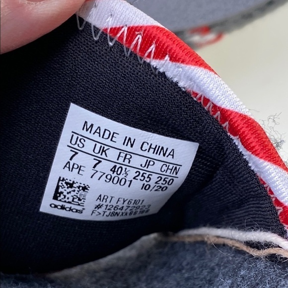 Adidas Adilette Slide Hausschuhe Gray, Red, and White Striped Size 7 - Picture 9 of 10